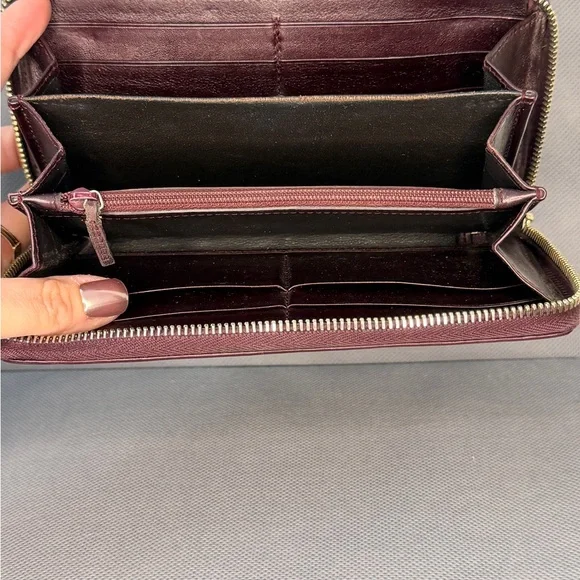 Gucci Bordeaux Guccissima Leather Zip-Around Wallet — Full Inclusion - Picture 7 of 9